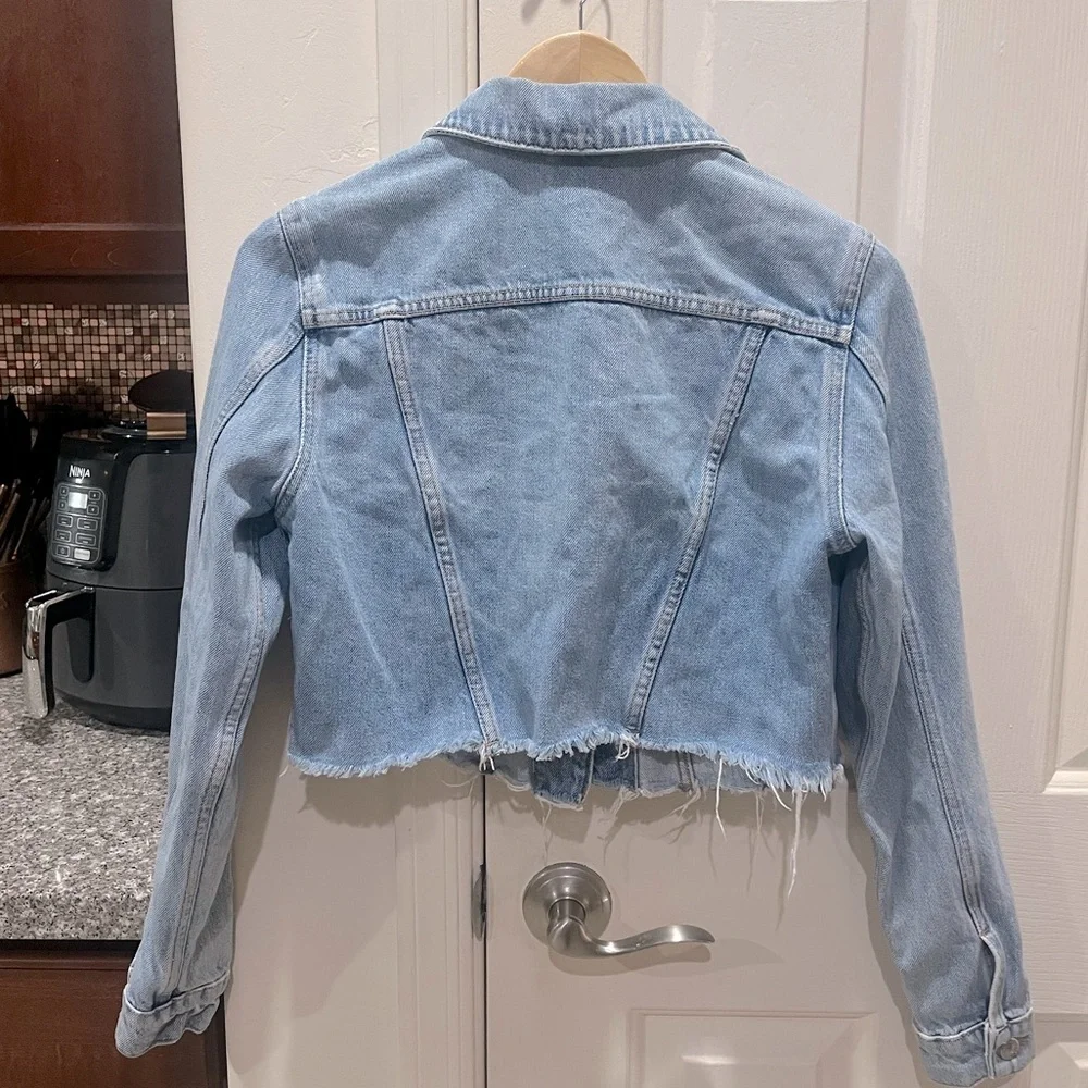 TOPSHOP Hacked off Cropped Denim Jacket in Light Wash Size 4 - Picture 7 of 7
